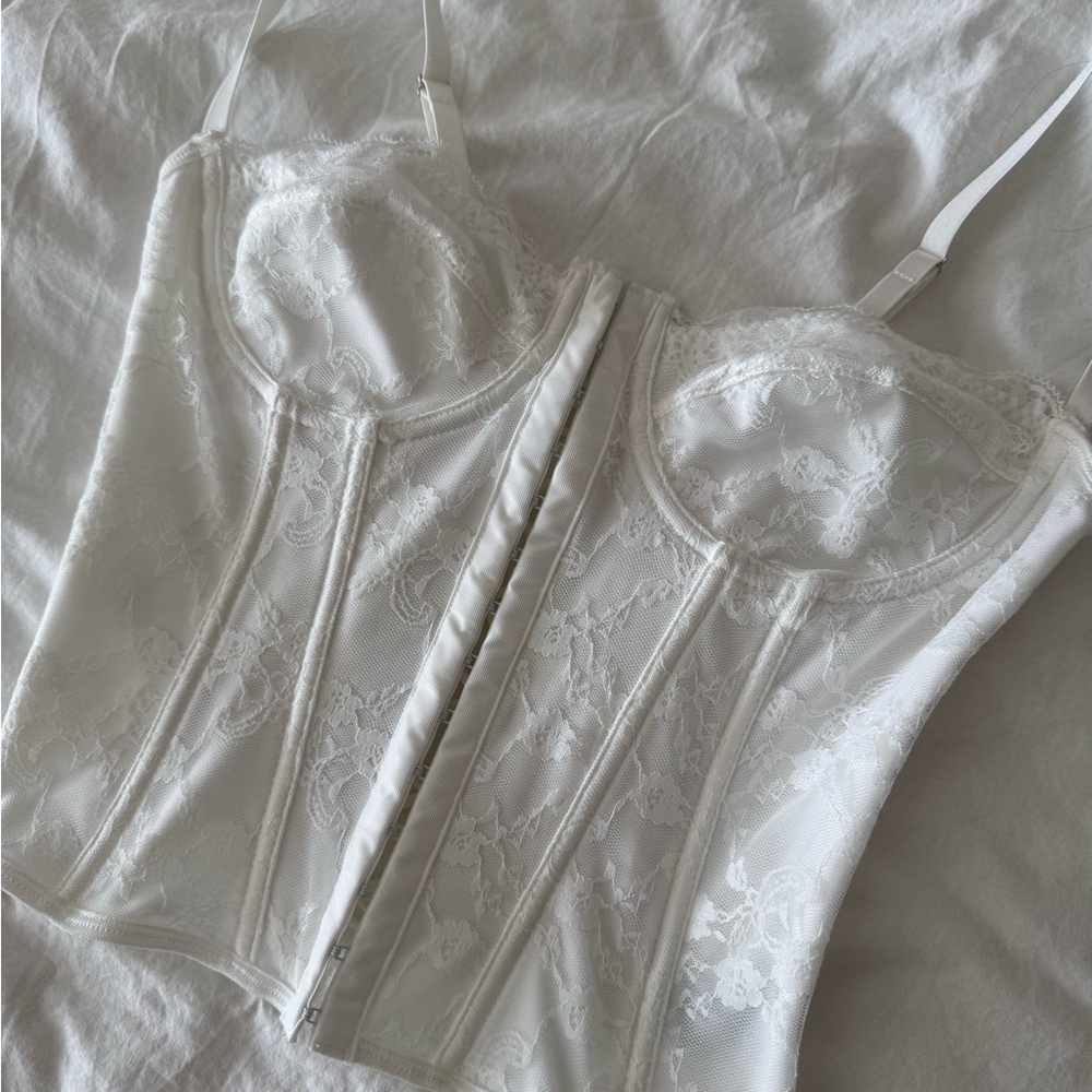 White Lace Corset with clip front and elastic stretch back xs to small